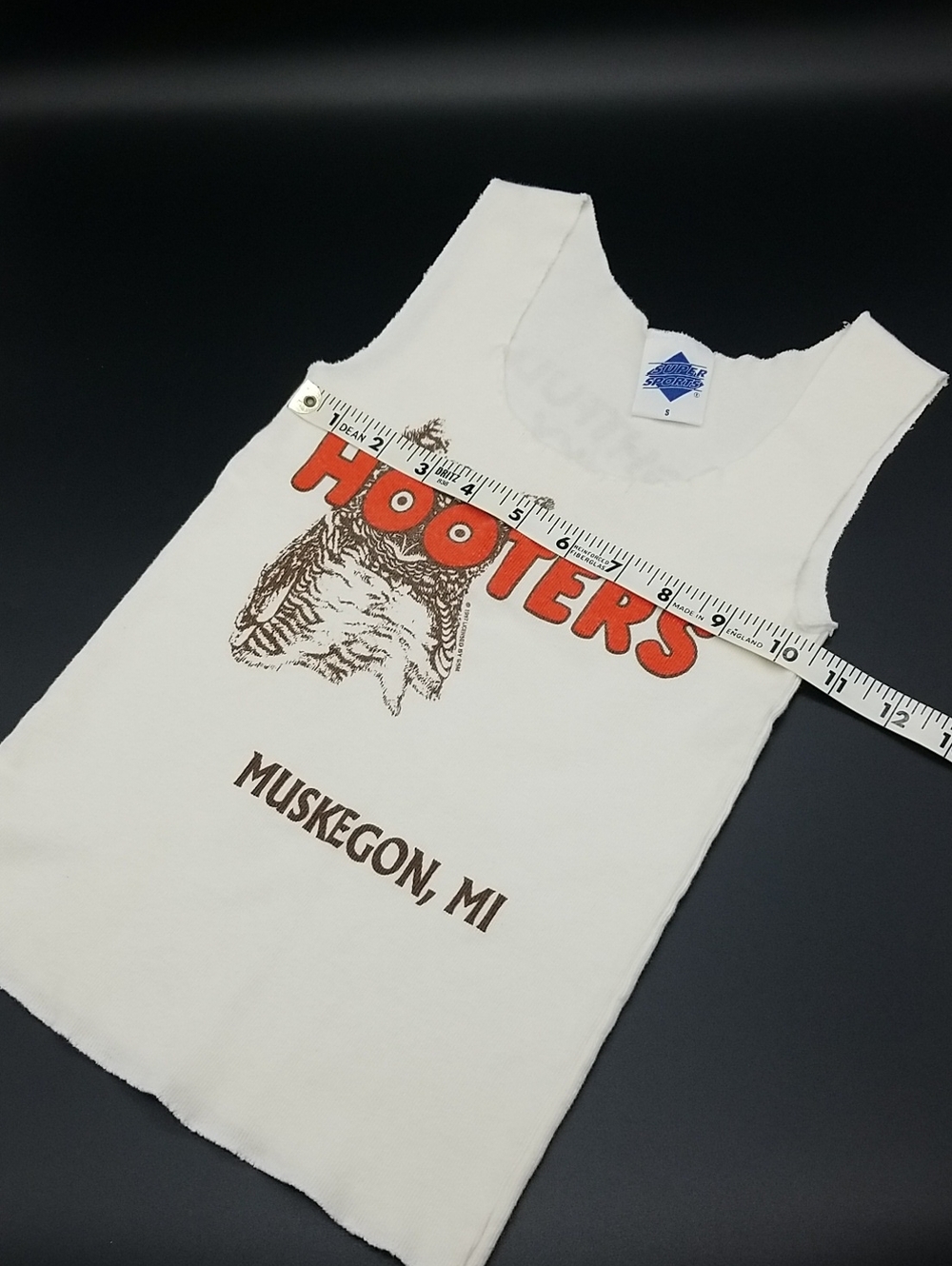 Vintage Super Sports White, Orange & Brown "Hooters" "Muskegon, MI" Tank Top - Picture 6 of 6